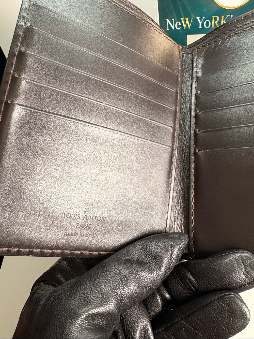 Pre❤️Louis Vuitton Utah Leather Bifold Passport/Wallet - Brown - Picture 5 of 15